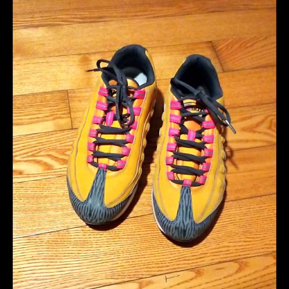 NIKE AIR MAX 95 GOLD PINK ANTHRACITE GREY SIZE 7Y